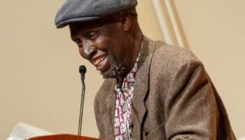 Muere el escritor keniano Ngugi Wa Thiong'o, leyenda de la literatura africana