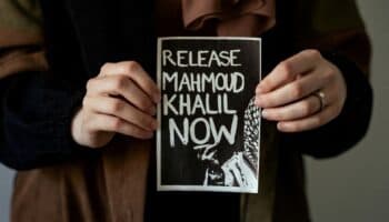 Gobierno de Trump desacata orden judicial de liberar al estudiante Mahmoud Khalil