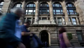 Sheinbaum pide revisar pensiones de exfuncionarios de Banxico