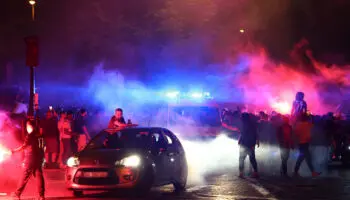 Dos muertos y 200 heridos empañan las celebraciones del PSG, que será recibido por Macron