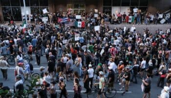 Mundial de Clubes: Ir o no ir al estadio, dilema de la comunidad latina en EU ante violentas redadas | Video