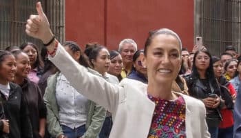 '¡Que viva la democracia!': Sheinbaum vota en la primera elección judicial