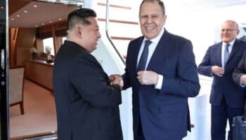 Kim Jong-un recibe a ministro ruso; Hablan de cooperación bilateral y Ucrania