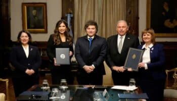 Argentina y EU firman acuerdo para exención de visado