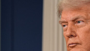 Un 56% de estadounidenses desaprueba la gestión migratoria de Trump, según encuesta