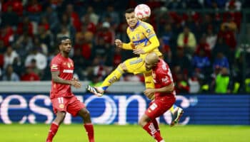 Tigres vence al campeón Toluca en su casa con doblete de Ibáñez