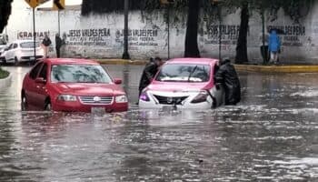 Videos | Caos en Periférico Sur, San Jerónimo y Luis Cabrera por granizada e inundaciones