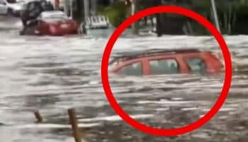 Videos | Lluvias dejan autos bajo el agua en la 'Glorieta de las quinceañeras' en Luis Cabrera