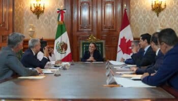 Sheinbaum se reúne con delegación canadiense en Palacio Nacional