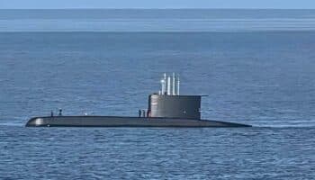 Marina alerta sobre submarino chileno fondeado en Puerto Vallarta