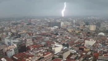 Videos | Tormenta eléctrica retrasa el partido entre América y Querétaro; Cablebús suspende servicio