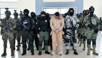 Aristegui en Vivo: México entrega a 26 capos a EU; impondrá arancel al calzado (13/08/2025)