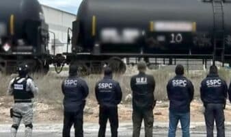 Cesan a 30 por presuntos nexos con red de huachicol fiscal; manipularon cámaras para ocultar robo de combustible