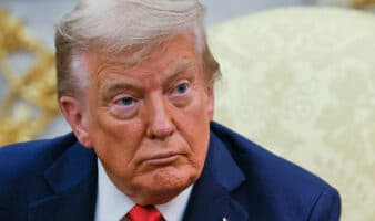 Trump pide a la Unión Europea imponer aranceles del 100% a China y a la India, para presionar a Putin