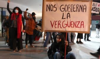 Dina Boluarte puede renunciar a presidencia de Perú o enfrentará destitución: Especialista