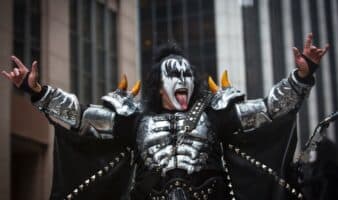 Hospitalizan a Gene Simmons de Kiss tras accidente automovilístico