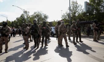 Trump pide cárcel para alcalde de Chicago y gobernador de Illinois por "no proteger a ICE"