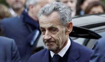 Sarkozy sale en libertad condicional tras pasar 20 días en la cárcel parisina de La Santé