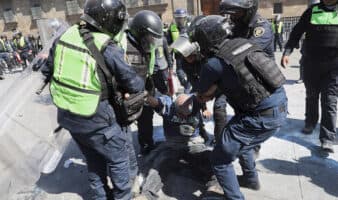 Brugada asegura que policía solo realizó 'acciones de contención' en el Zócalo; gobernadores respaldan a Sheinbaum