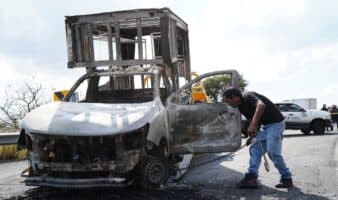 Operativos contra el CJNG dejan dos muertos y bloqueos en Michoacán