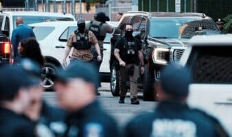 Más de 150 migrantes de México y Centroamérica detenidos en un operativo de ICE en Florida