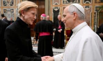 Papa León XIV recibe en el Vaticano a estrellas de Hollywood y lamenta el declive del cine