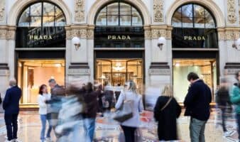 Grupo Prada completa la compra de Versace por 1,375 millones de dólares