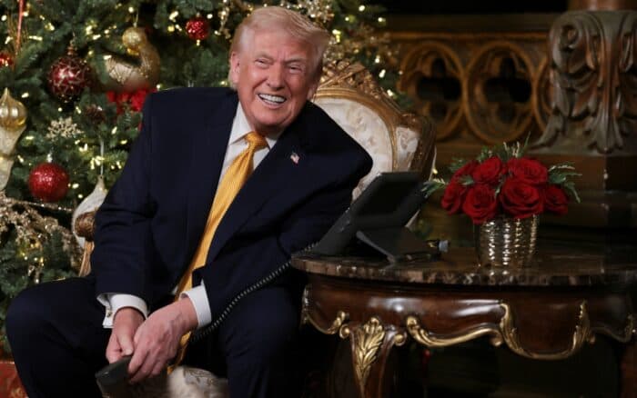 Trump le dice a un niño que no dejará que un Santa Claus 'malo' entre a EE.UU. | Video