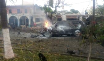 FGR investiga explosión en Coahuayana, Michoacán; conductor estaba dentro del auto
