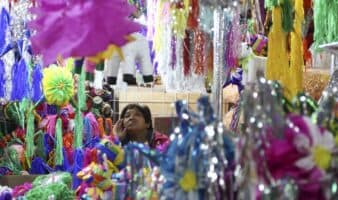 La Navidad, la temporada alta para el comercio informal en México