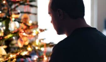 Navidad, una época de crisis: jóvenes LGBTQ+ sufren un 87% más de crisis emocionales