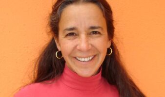 Una aproximación a 'El oro de las sombras', de Carmen Leñero (Reseña)