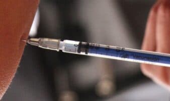 Salud llama a completar esquemas de vacunación ante resurgimiento del sarampión