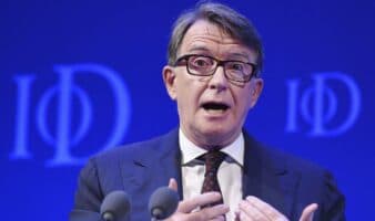 Policía británica detiene al exministro Peter Mandelson por sus lazos con Epstein