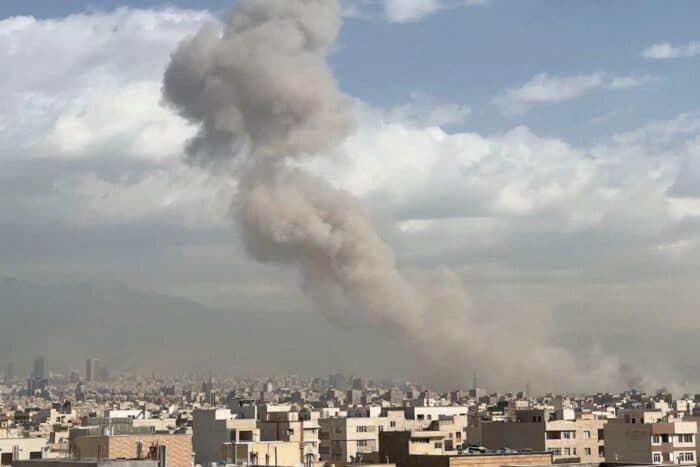 Estados Unidos e Israel lanzan un ataque masivo contra el corazón del poder en Irán