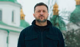 En el cuarto aniversario de la invasión, Zelenski afirma que Putin 'no doblegó a Ucrania'