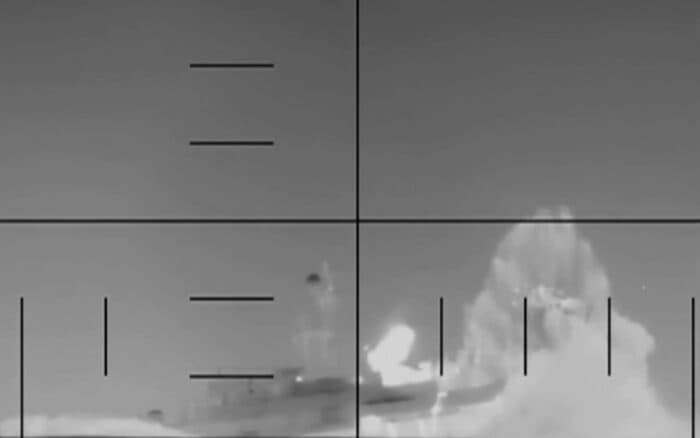 Video | Estados Unidos hunde navío iraní con torpedo en el primer ataque así desde la II Guerra Mundial