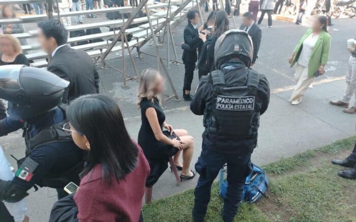 Colapsan gradas en toma de foto de generación: ahora 18 lesionados en Universidad Veracruzana