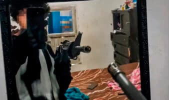 Lo mejor de Aristegui en Vivo: Caso de estudiante que mató profesoras en Michoacán sacude al país; avanza 'Plan B' sin el PT (25/03/2026)