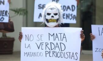 México cae en índice de libertad de prensa por 'alta restricción', según la SIP