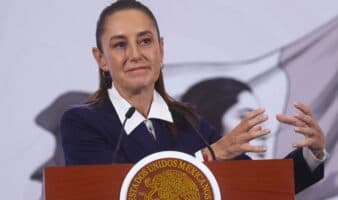 Sheinbaum afirma que derrame en golfo de México fue de un barco y pide investigación penal