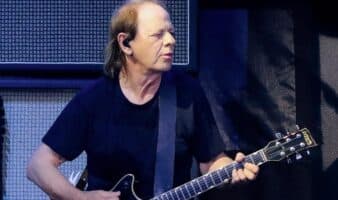 Stevie Young, guitarrista de AC/DC, es hospitalizado en Argentina; ¿peligra su concierto en México?