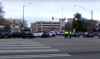 Dos muertos, incluyendo atacante, durante tiroteo en universidad de Virginia; FBI investiga terrorismo