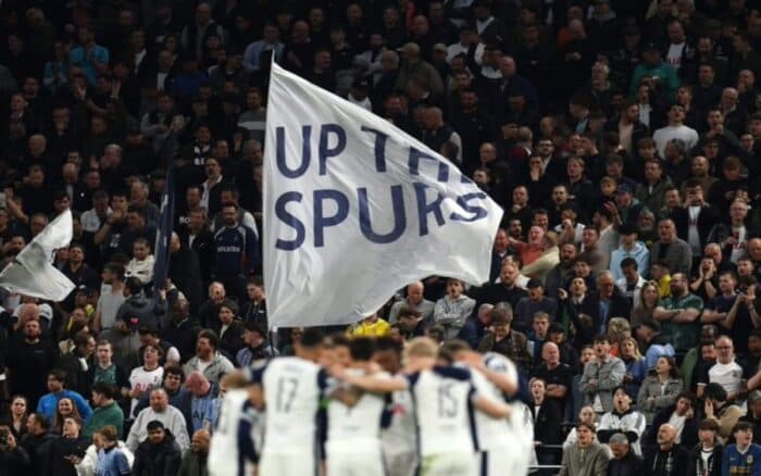 Sanciona UEFA a Tottenham Hotspur por saludo nazi de tres partidarios