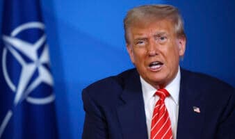 Trump 'reabre' Ormuz, llama 'inútiles' a la OTAN y promete hacer a Líbano 'grande otra vez'