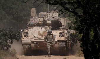 EE. UU. envía miles de soldados más a Oriente Medio mientras Trump ve la guerra cerca del fin: WP