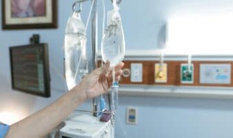 Aumentan a ocho las muertes por sueros vitaminados en Sonora