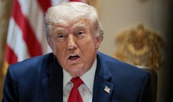 Trump amenaza con 'destruir' Omán por negociaciones con Irán sobre Ormuz