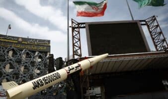 EE.UU. e Irán intercambian ataques tras 29 días del alto al fuego