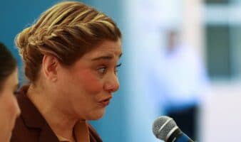 Morena exige juicio político contra la gobernadora de Chihuahua